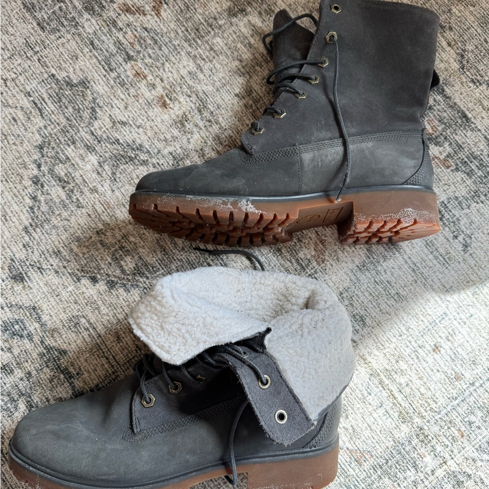 Timberland Women's Gray Lace-Up Boots with Tan Lug Sole